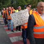 Более 800 волынских дорожников перекрыли трассы из-за невыплаты зарплат